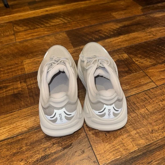 HOKA Bondi 9 Women Size 7.5B/Stardust / Silver - Picture 3 of 6
